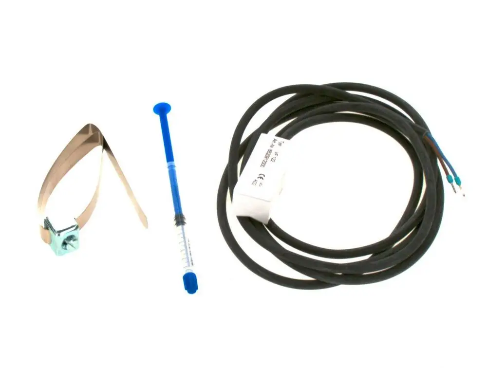 Temperaturfühler von Bosch, bestehend aus einem flexiblen Kabel, einer Halterung und einer blauen Spritze. Komponenten zur Temperaturmessung in verschiedenen Anwendungen.